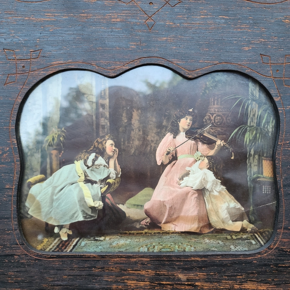 Antiques. Vintage picture, (photo) of a girls. 189